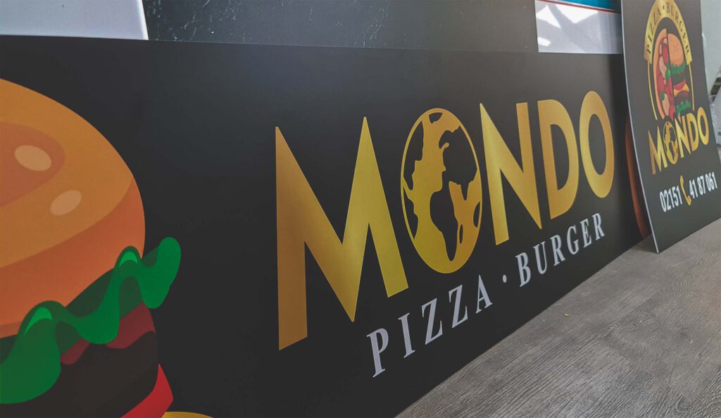 Mondo Pizza Aussenwerbung