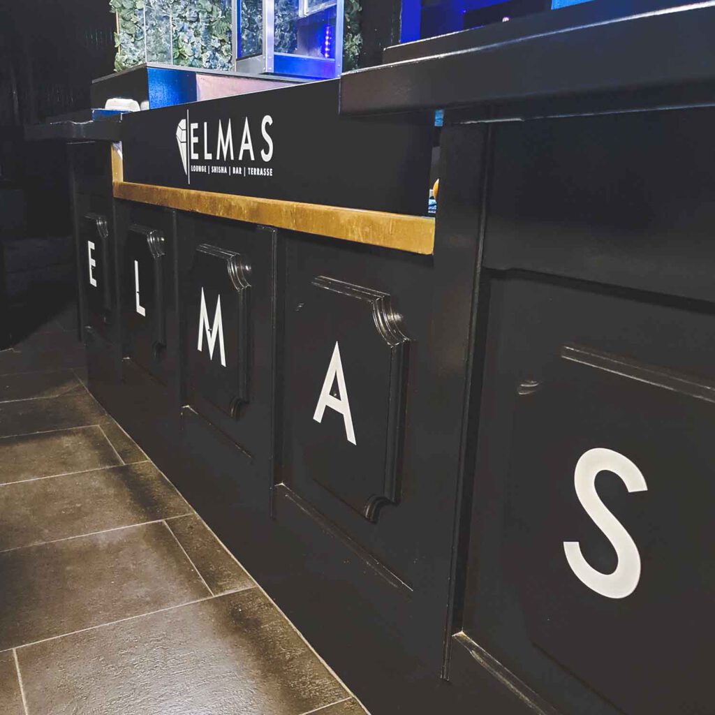 Elmas Lounge Folienbeschirftung